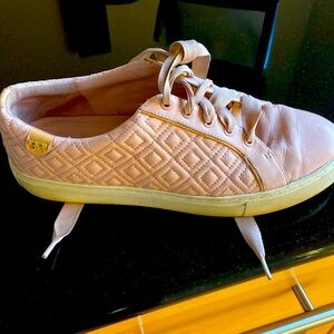 Woman moccasins by Tory Burch